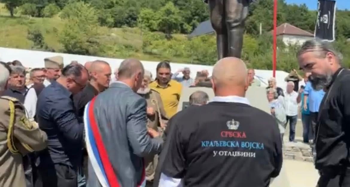Fotografija 2: METODIJE POKAZAO HUŠKAČKI TALENAT: Gazde u Beogradu dobile „lojalnu“ verziju Amfilohija