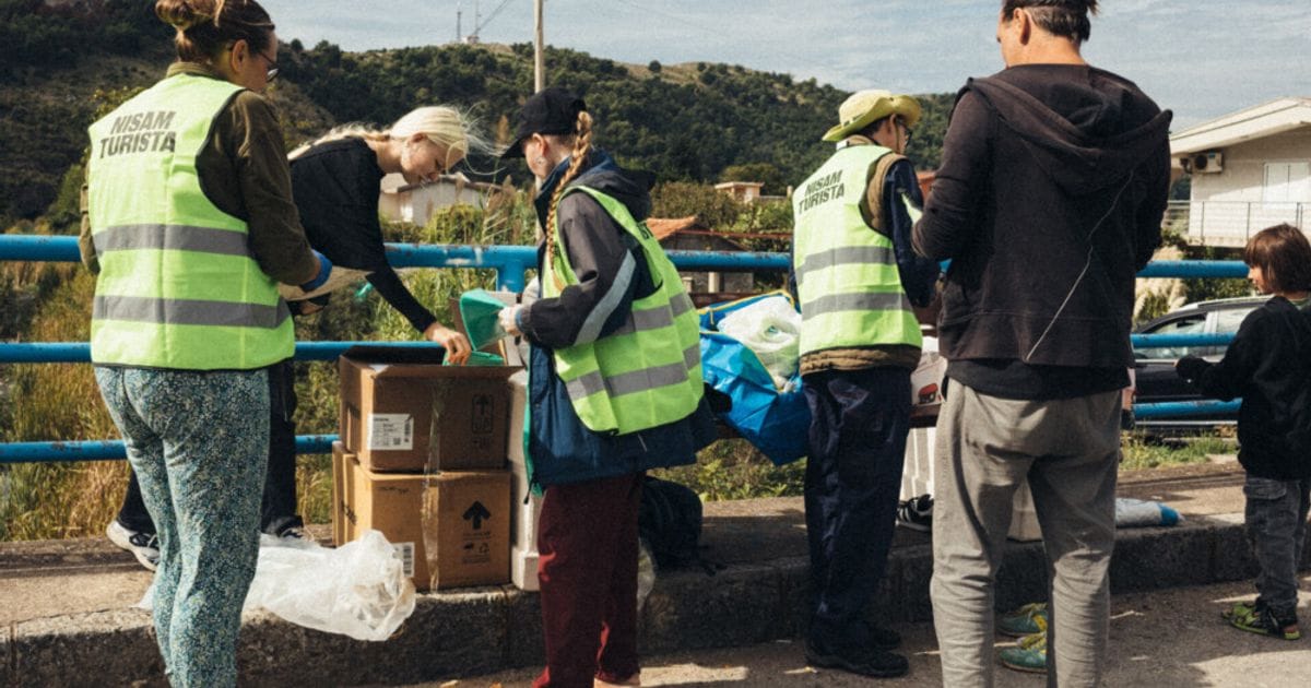 Akcija čišćenja rijeke Rikavac: Volonteri NVO Kompas prikupili gotovo 80 džakova otpada
