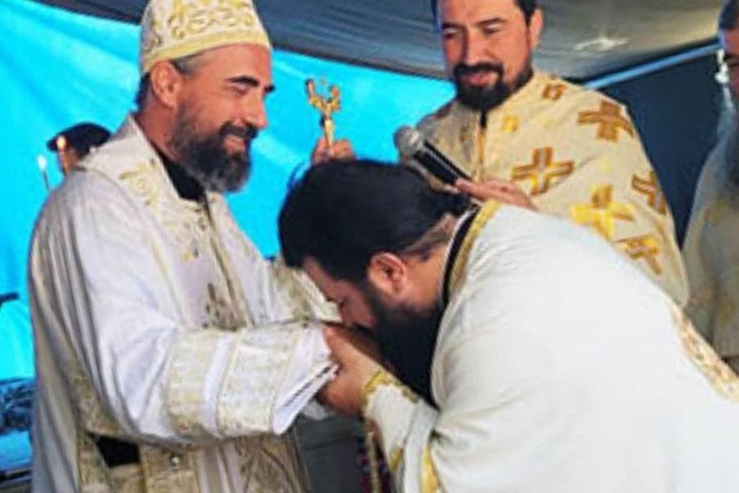 Fotografija 5: NAJAVA UVOĐENJA VJERONAUKE: Da li će puleni Kačavende i Pahomija raditi sa crnogorskom đecom?