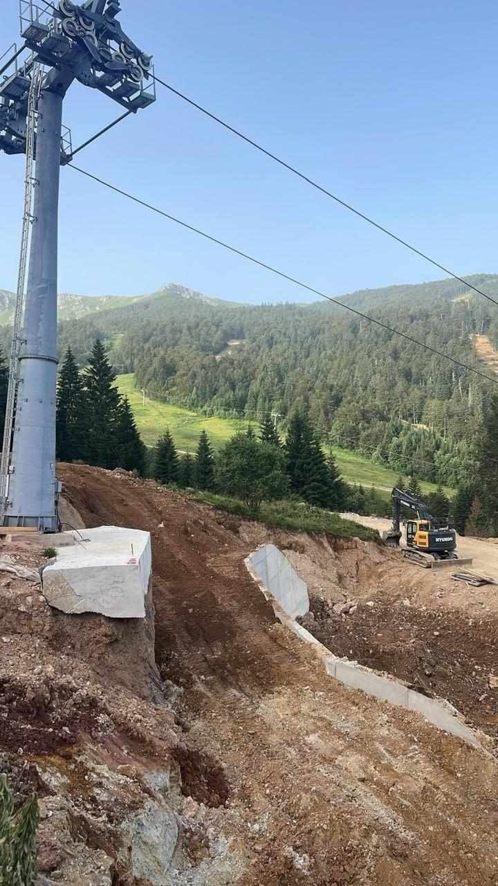 Fotografija 1: DOK SE TRAGEDIJA RELATIVIZUJE, NAJUTVRĐENIJA ŽIČARA U DRŽAVI STOJI: Selektivna bezbjednost kao državna politika