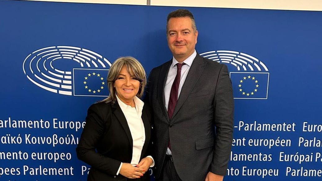 Fotografija 1: Sunčana Glavak uz Hrvate Crne Gore