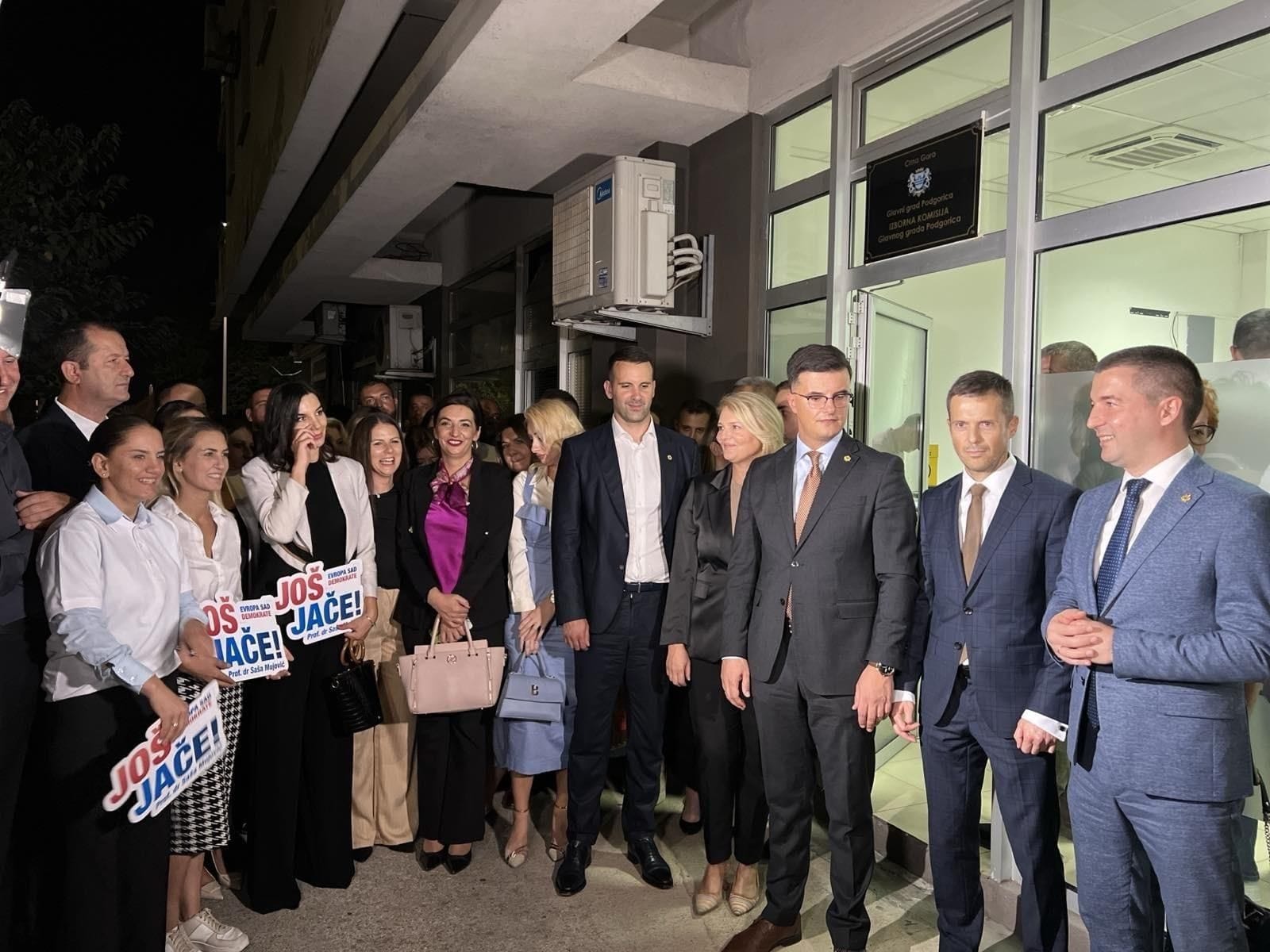 Fotografija 2: PODGORICA IZMEĐU NESPOSOBNOSTI I PARTIJSKIH SVAĐA: Vlast koja nije u stanju da sačuva ni ono što je grad već imao 