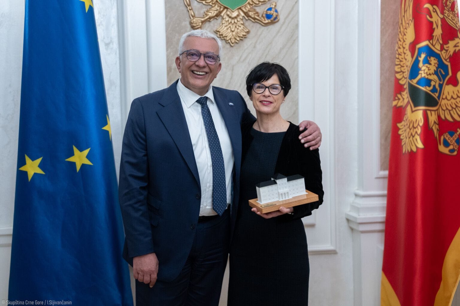 Fotografija 3: Aktuelna vlast trasirala put ka - evropskoj margini 