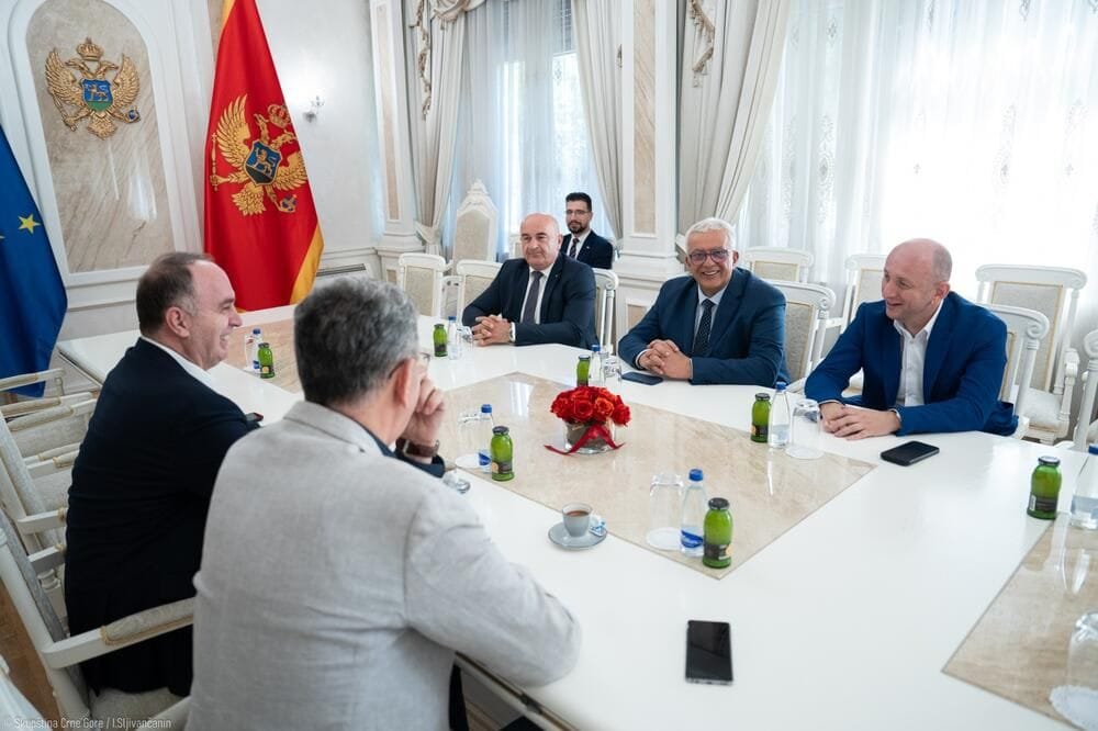 Fotografija 2: Đeljošajev „albanski model“ ugroženog srBstva 