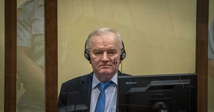 Fotografija 1: „Junaci“ i „sveci“ srpskog sveta