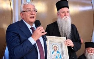 Fotografija 2: Ali Rajo Baba VS 39 poslanika i Camaja na letećem ćilimu